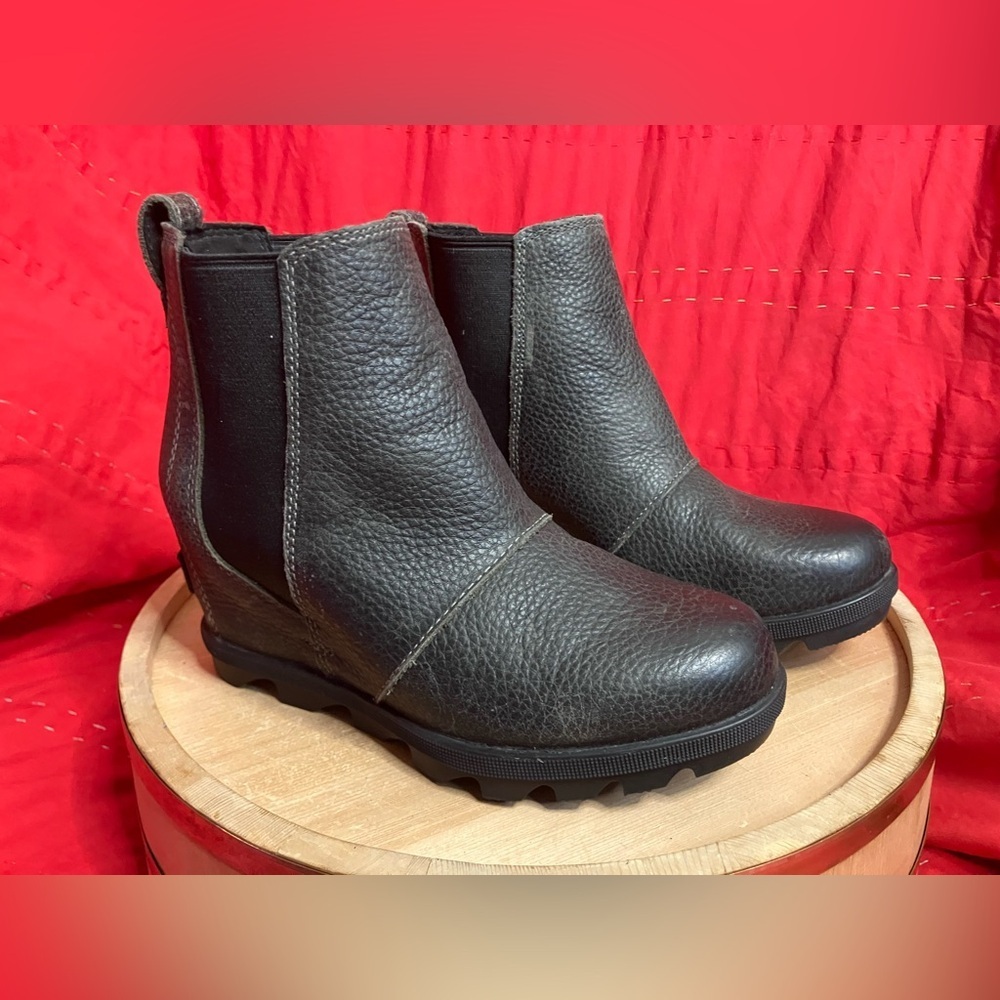 Sorel Joan of Arctic Wedge II Chelsea Boots Size 6